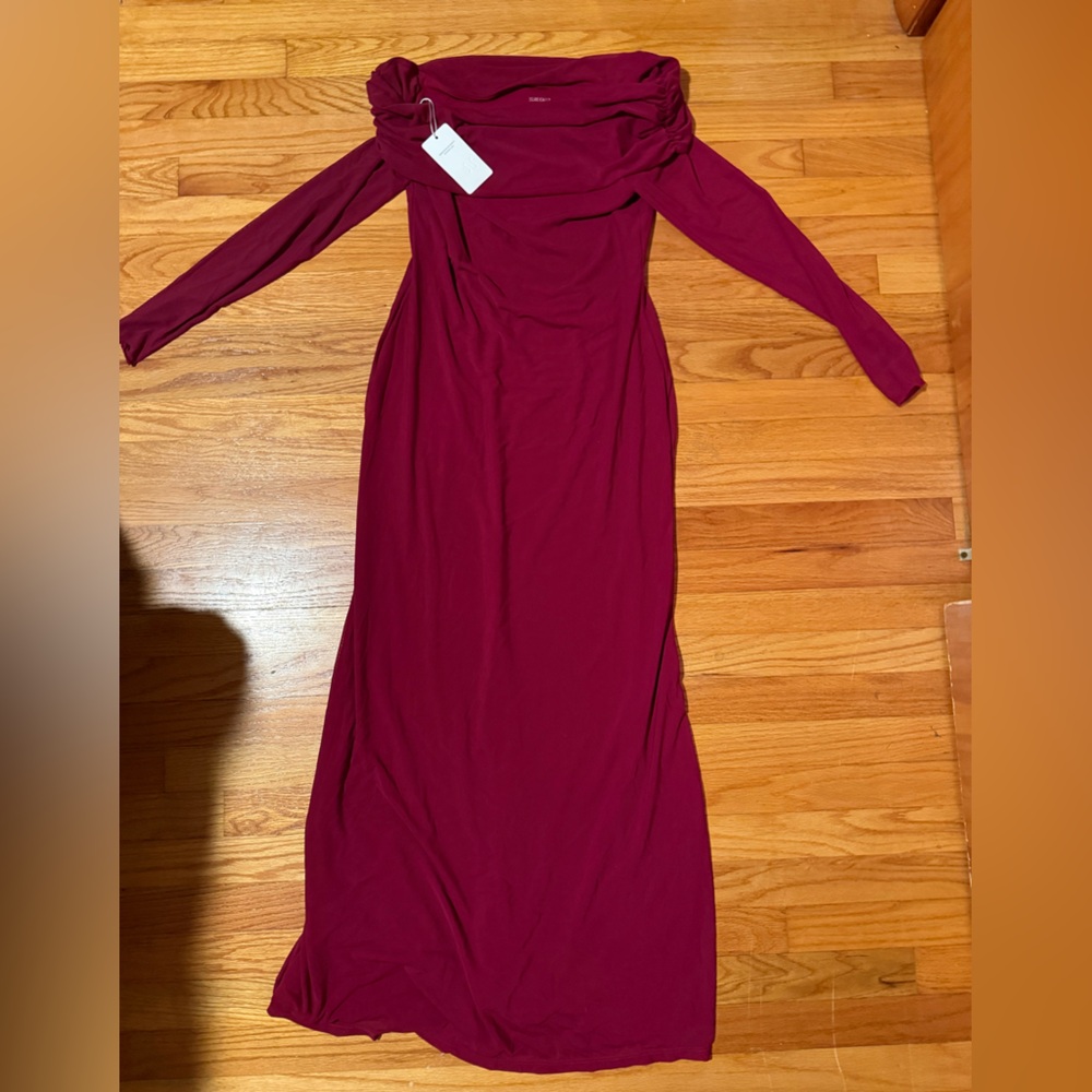 BRAND NEW WITH TAGS Elegant Burgundy Long Sleeve Dress